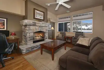 Image de Private Lakefront Luxury in the heart of Ski Country, Mountain Views