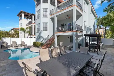 Image de ⚓ Newly Renovated! , Private pool home 5 min> walk to beach! ⚓🐕🏖🌅
