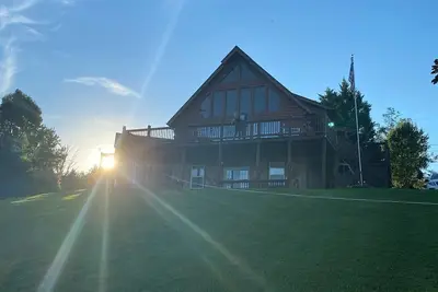 Image de Lakefront log cabin on stunning Cherokee Lake! !