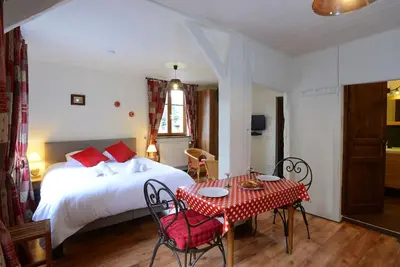 Image de Ribeauville centre-ville - Gîte des Ménétriers, Le Tokay - TripAlsace
