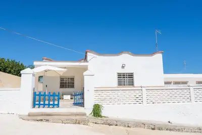 Image de Pink Cottage 10 Beds 100 Meters From The Beach