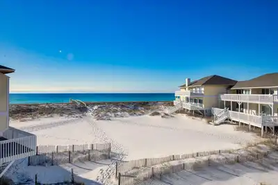 Image de Beach front - On the sand - Free beach Service - Sleeps up to 6. Renovated-clean