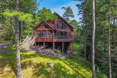 Image de Comfortable lake home with sandy beach and private dock on Lco Lake