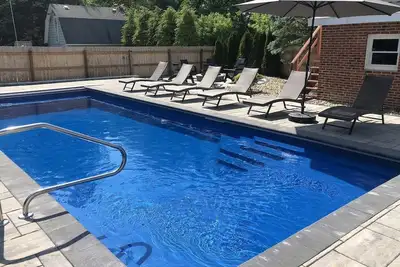 Image de Vintage, restored home w\/ pool, hot tub & courtyard-just blocks to town & beach