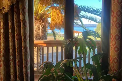Image de Lakeside, Balcony Apartment on Gated Winery Estate