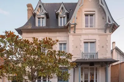 Image de Grande Villa Chic & Stylée. Superbe jardin