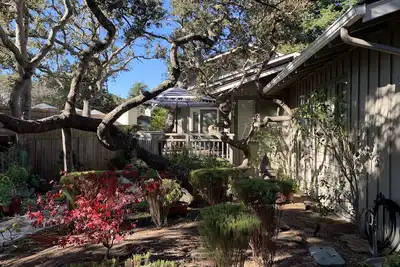 Image de Charming Quiet Beach House. Walking distance to beach and town!