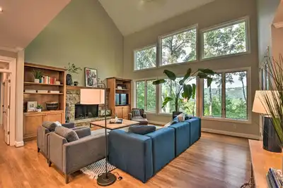 Image de Luxe Big Canoe Resort Home w/ 3 Decks & Mtn Views!