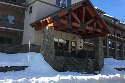 Image de Spacious Condo Getaway, Steps from Ski Slopes, Town and Entertainment