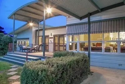 Image de Walk to Corowa Whiskey & Chocolate Factory short drive Rutherglen wineries.