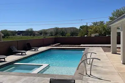 Image de Spacious, Clean & Fun Retreat Near Zion Np! - Private Pool & Pickleball Court! ! !