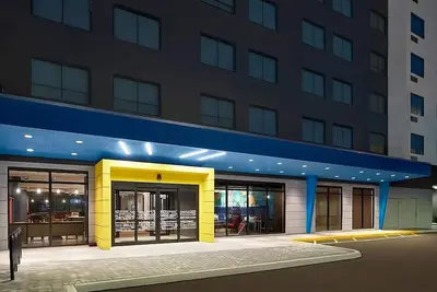 Image de Amazing Deal! 2 Gorgeous Units, Parking, Near Sheridan Square Shopping Center!
