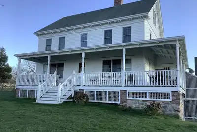Image de Red Gate Farm: Lovingly Maintained Block Island Farmhouse