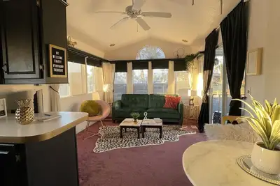 Image de Tiny Home and Gem Of The Desert with Mineral Hot Springs