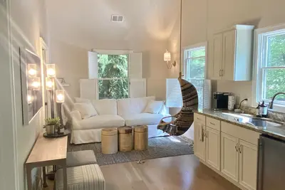 Image de Luxury Guesthouse in private wooded setting in Grand Beach New Buffalo