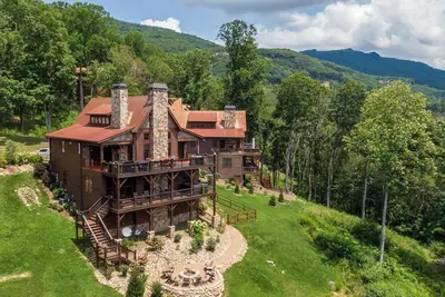 Image de Bearingers Bluff at Eagles Nest- 5bd views, pet friendly, hot tubs, pool table