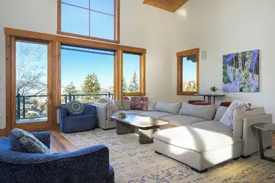 Image de Apres Lodge North | Private Hot Tub | Gondola Views | Large TVs & Foosball Table