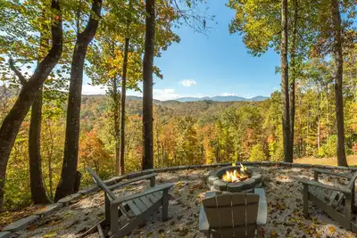 Image de Power, Water & WiFi! Hot tub+Fire-Pit, Grill, Views, Game Room, Scenic Vistas!
