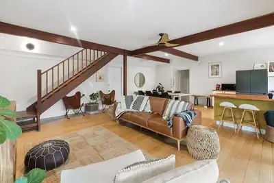 Image de Garden Oasis(2br) 1 minute walk from Tallows beach. Dog friendly.