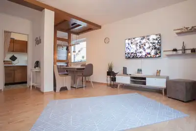 All Comfort, modern apartment on the edge of the forest and Hillebachsee