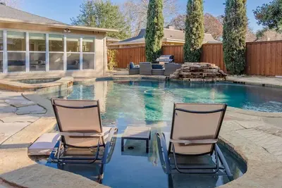 Image de Resort style heated pool and spa, 4 bedroom, 3 bath luxury house