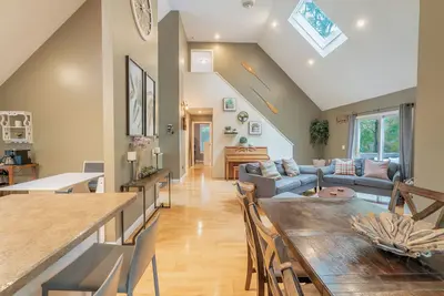 Image de Lakefront Home w/ Hot Tub, Game Room, Deck, Boats, Fire Pit