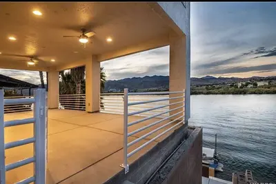 Image de Brand New Riverfront Home with View and only minutes to Laughlin