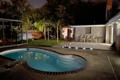 Image de Beauty w/ a Pool! Close to Downtown & walk to Bay!