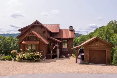 Image de Birds Nest Retreat - Eagles Nest home with hot tub, views and outdoor fireplace in Village