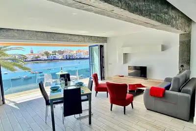 Image de 5 ***** Charco Loft first line of the sea