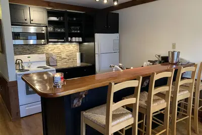 Image de Crystal Mountain Mi, Pinehurst 446, 1 Bed, sleeper sofa, see our specials! !