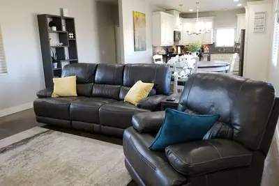 ⛰ Panoramic Peak Views. Stunning Sunsets. Long-stays welcome ⛰