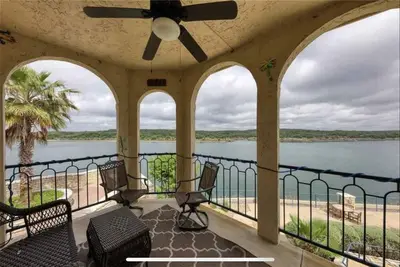 Image de Private Lake Front Condo on the Island on Lake Travis
