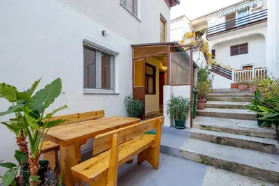 Superbe maison de 2 chambres à Sveti.