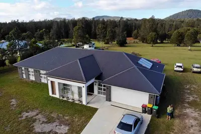 Image de 5 bedroom house with access to a river lots of space