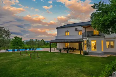 Image de Belle maison à Zmijavci avec WiFi
