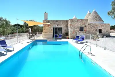 Image de Trulli moderne, 3 chambres (3 salles de bains), climatisation et piscine privée