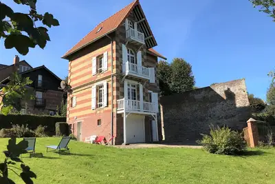 Image de Roses, maison début de siècle à 100 mètres de la mer