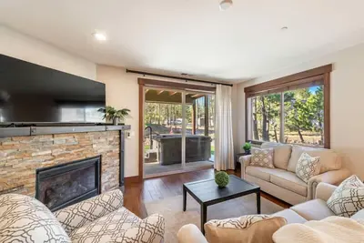 Image de Modern Boulders Condo*Private Hot Tub*