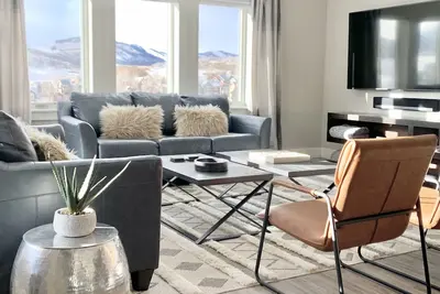 Image de Penthouse #4 Panoramic Views, Hot Tub, 75\" & 55\" TVs, Sonos, Free Town & Ski Bus