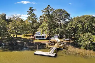 Quaint Cottage on Tidal Creek with Private Dock, minutes to Shellman Bluff