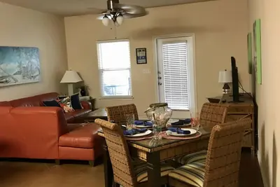 Image de Fun Beach Get Away 2 Beds & 2 Baths Sleeps Six