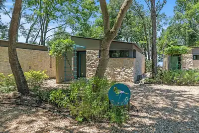 Image de Modern Cottage on Private Peninsula w\/pool, pickleball, kayaks, fishing & more