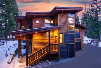 Image de Stylish Luxury Townhouse - Walk to Downtown, A/C!