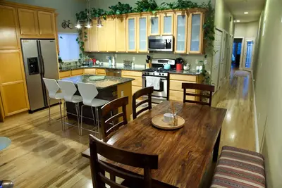 Image de Spacious Lounging Comfort w/ 500 sqft Rooftop Deck Overlooking Downtown Denver