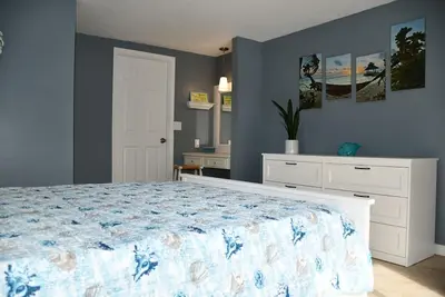 Venice Pool Home- Breezy Inn