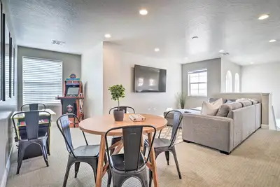 Image de Red Cliff Views & Community Perks: Utah Townhome