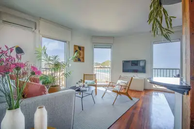 Image de ☀️Sea Views from 4 Balconies ☀️ Walk Score 90 ☀️A/C☀️