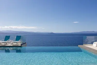 Image de Seafront Villa With Sublime Views, Full Privacy, Infinity Pool & hot Tub!