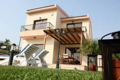Image de Luxurious Villa Located at first line with direct sea view. Wi-Fi.